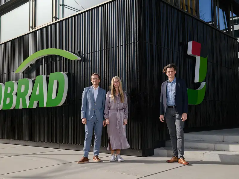 JobRad-Gründer vor neuer Firmenzentrale JobRad-Gründer vor neuer Firmenzentrale